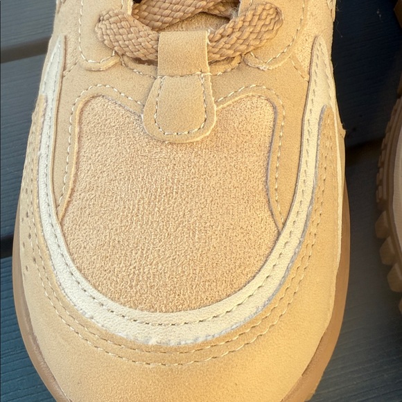 NWOT Women’s Blowfish Malibu sneakers - Picture 4 of 10